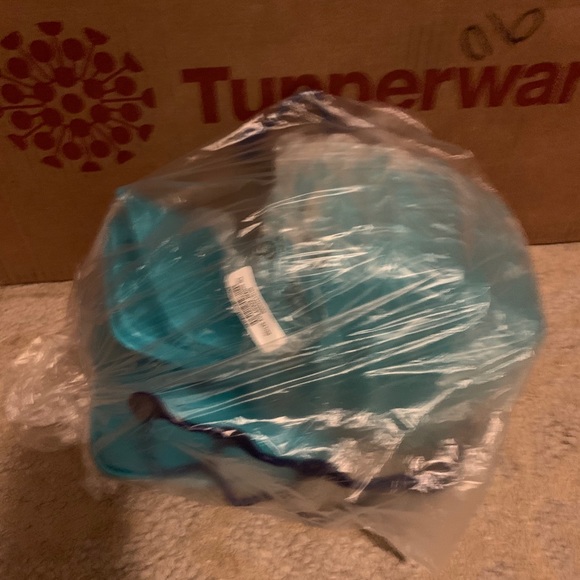 Tupperware Lunch Goody Box Set - Picture 2 of 2